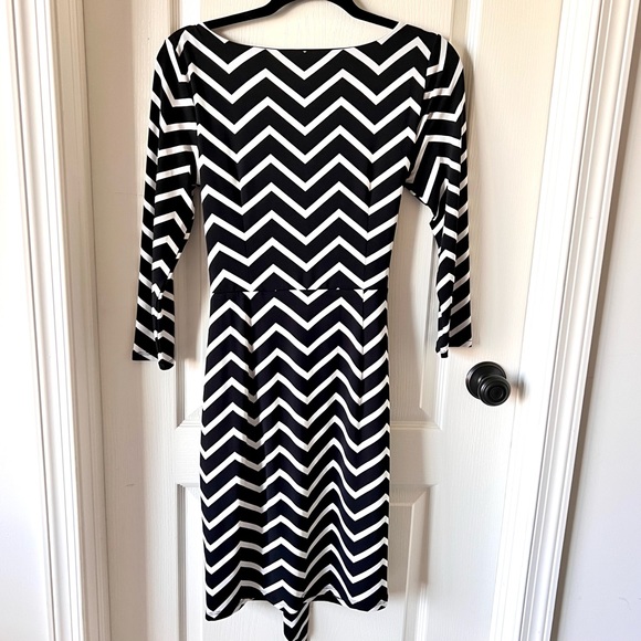 ANN TAYLOR Chevron Print Jersey Knit Side Tie Dress—SZ. XS - Picture 13 of 15